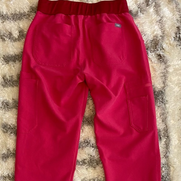 Figs Shocking Pink Scrub Set Like New - Picture 11 of 11